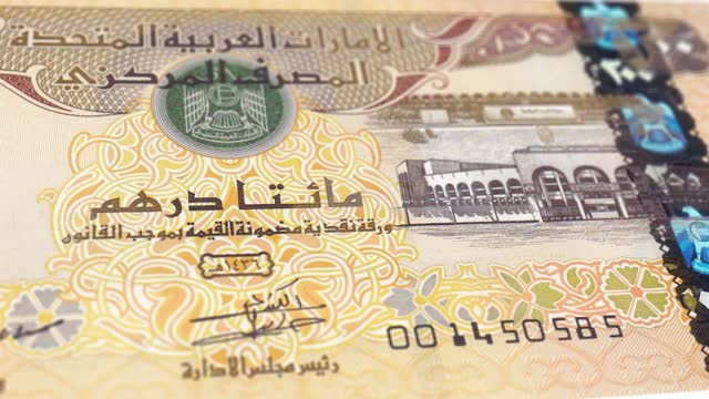 Image of satisfied customer choosing the best bank for savings in UAE